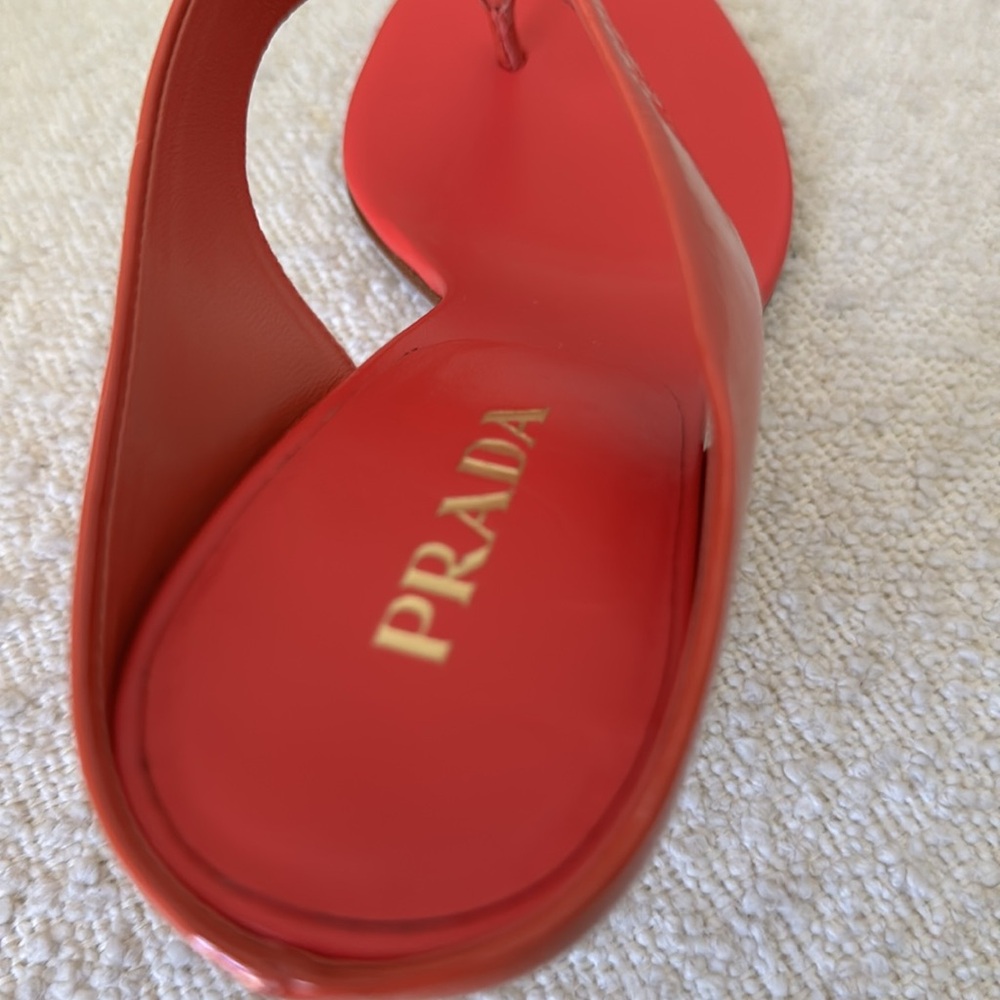 Prada coral patent leather sandals - Picture 7 of 11